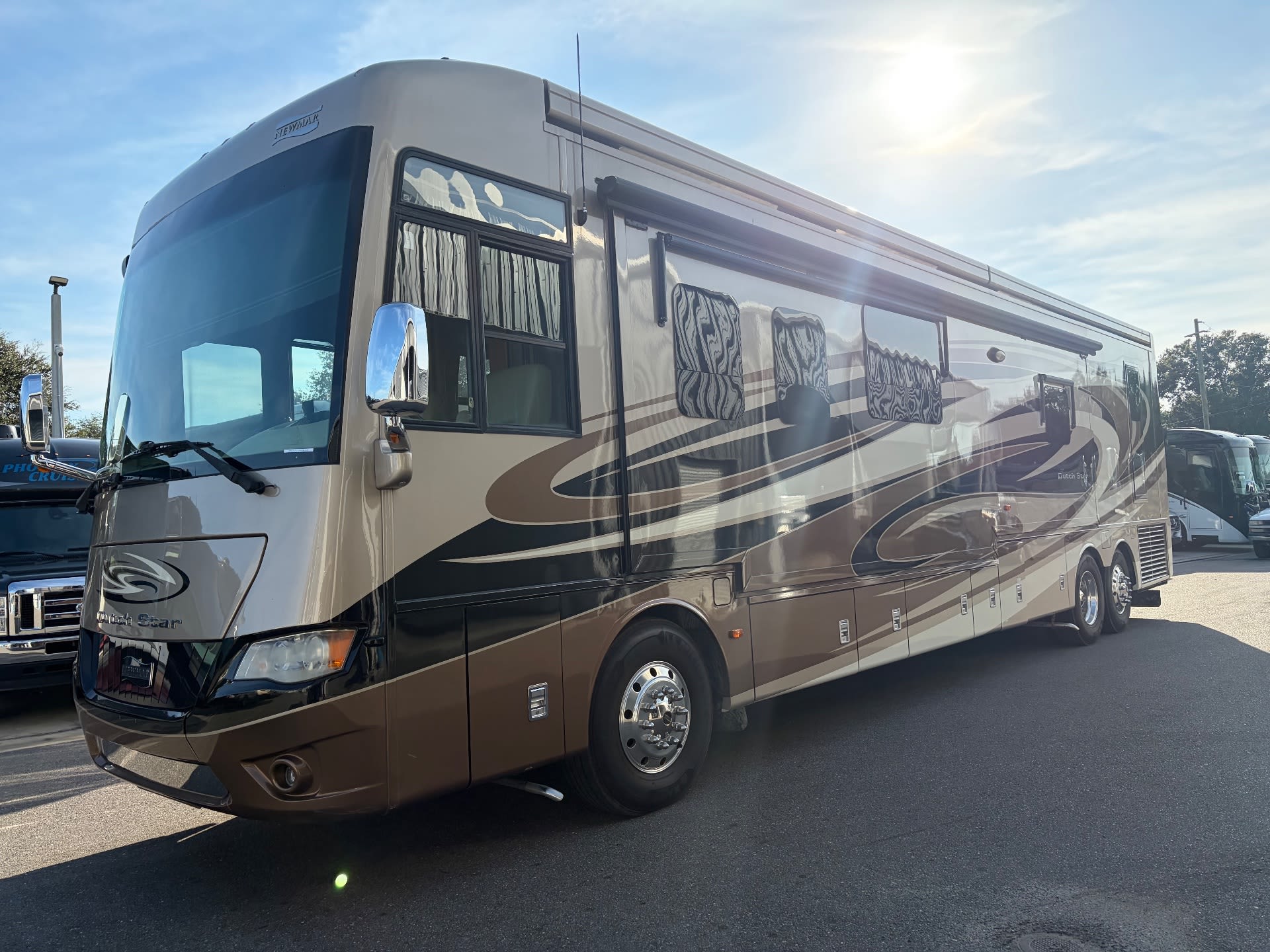 2016 Newmar Dutch Star 4369 - Exterior view