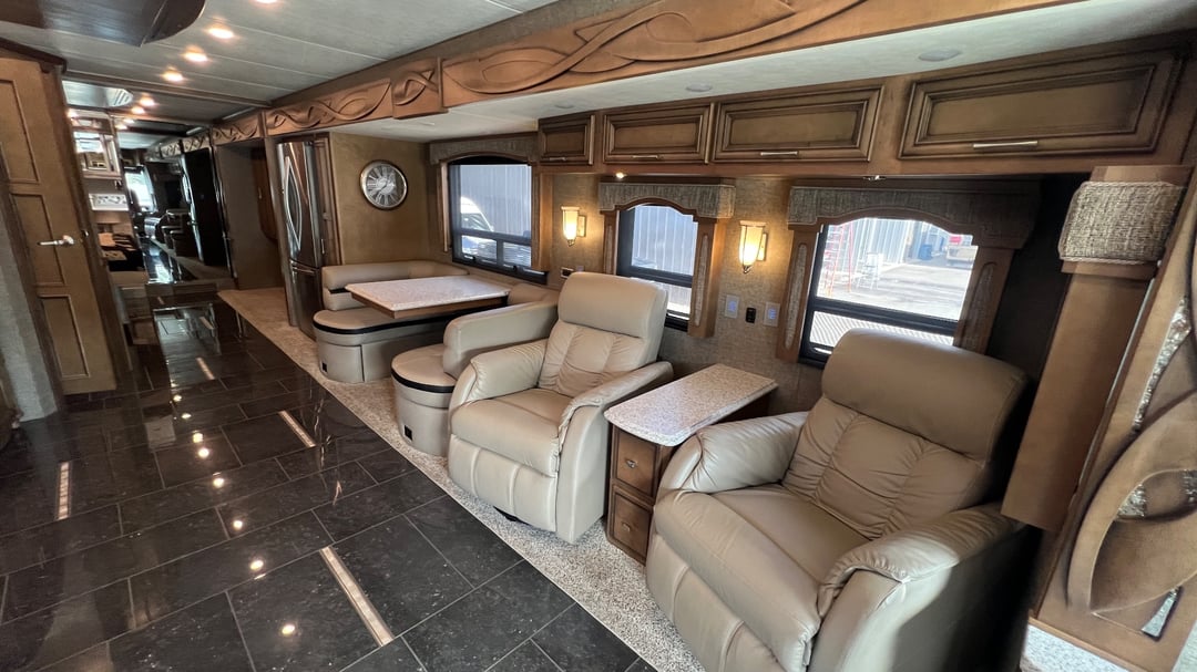 2019 Newmar Ventana 4037, Living area photo 3