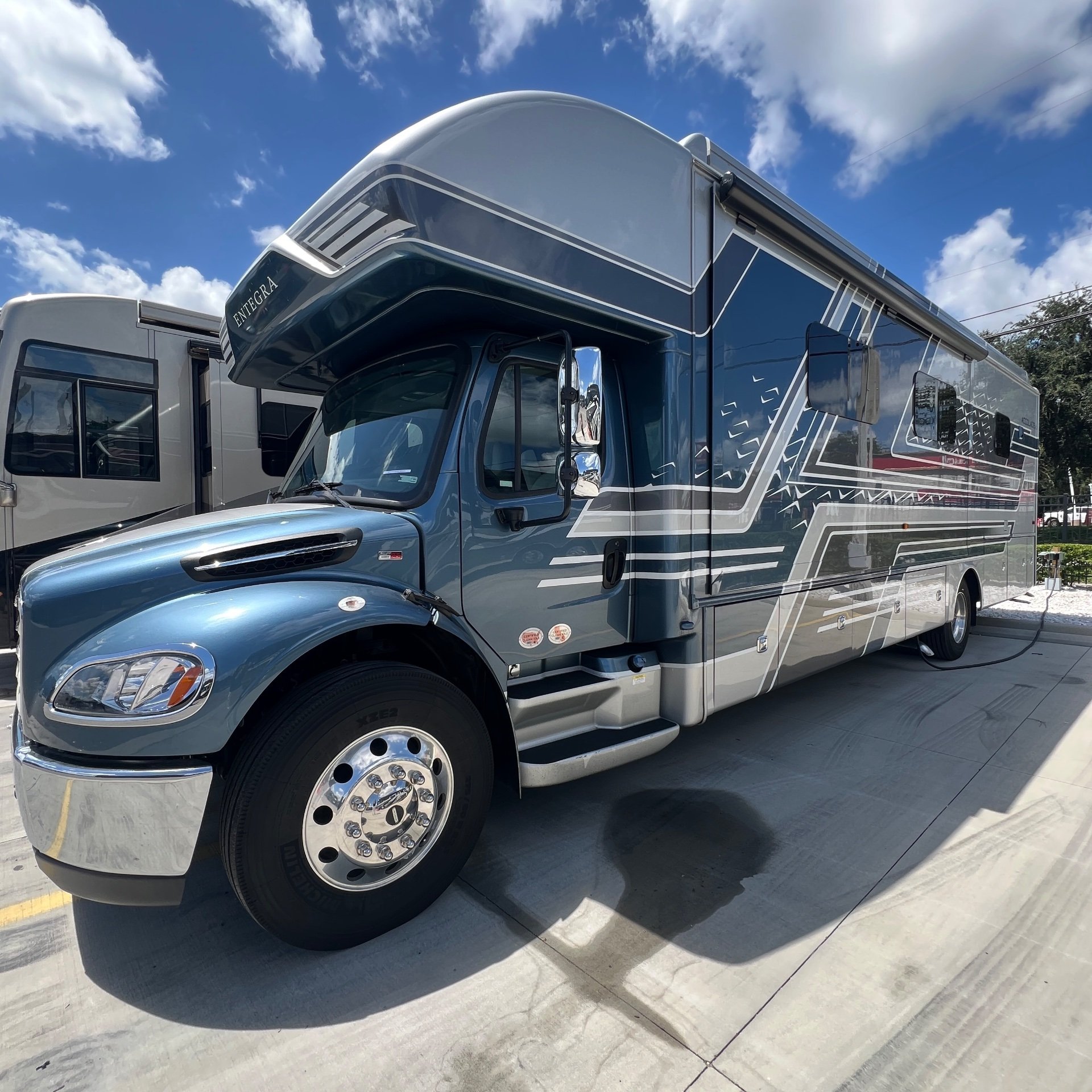 2025 Entegra Coach Accolade 37K - Exterior view 2