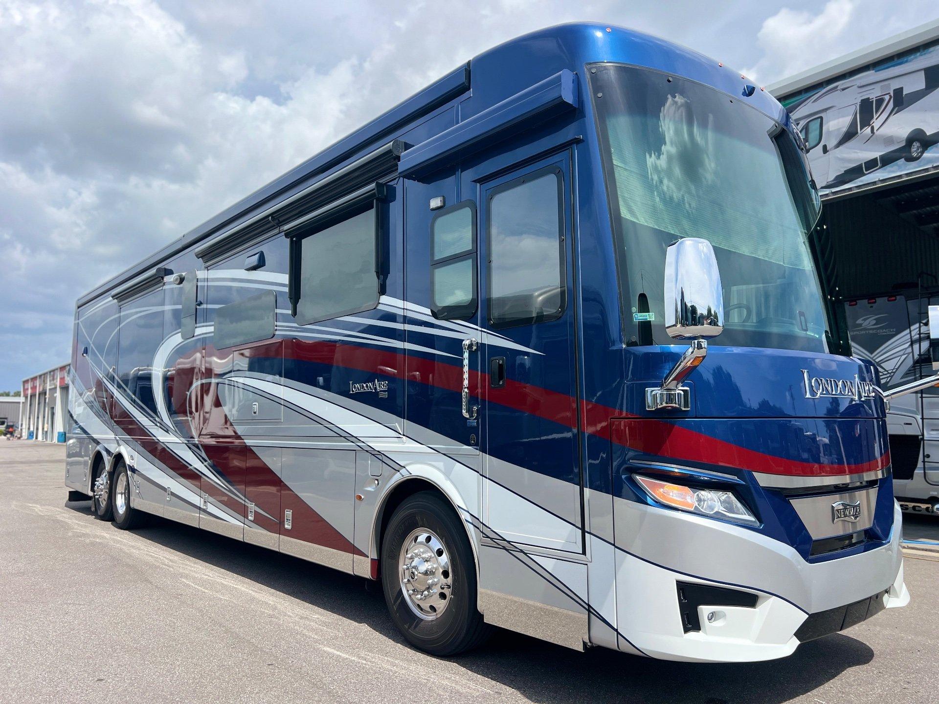2022 Newmar London Aire 4579 - Exterior view