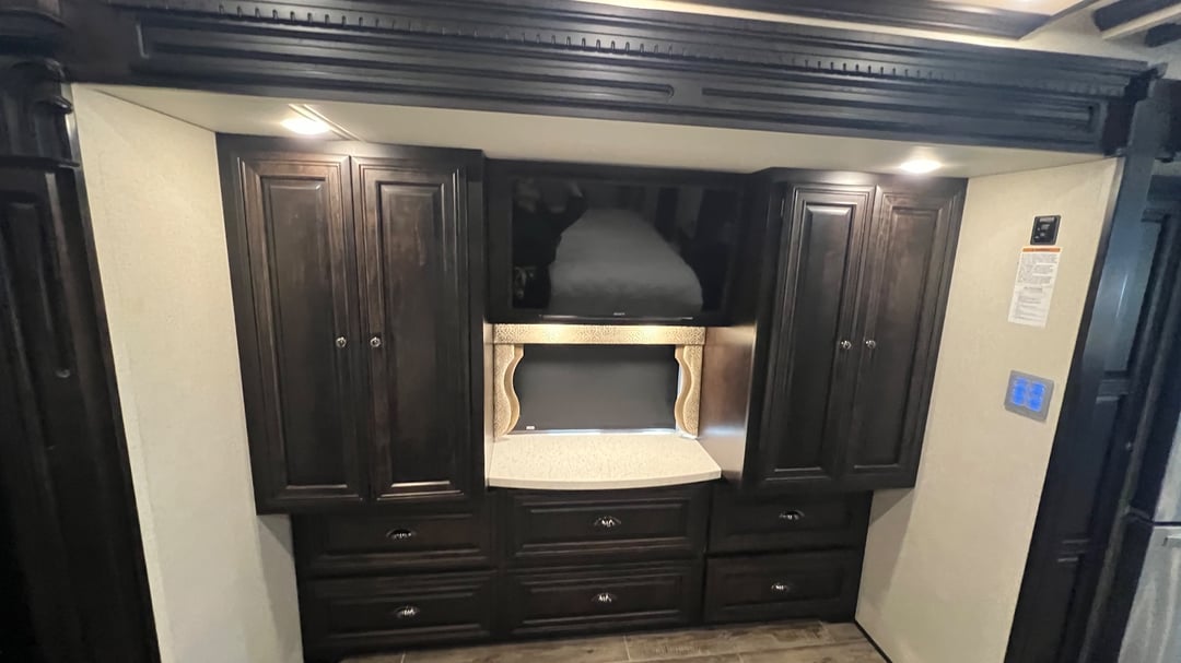 2018 Newmar Dutch Star 4369, Bedroom photo 5