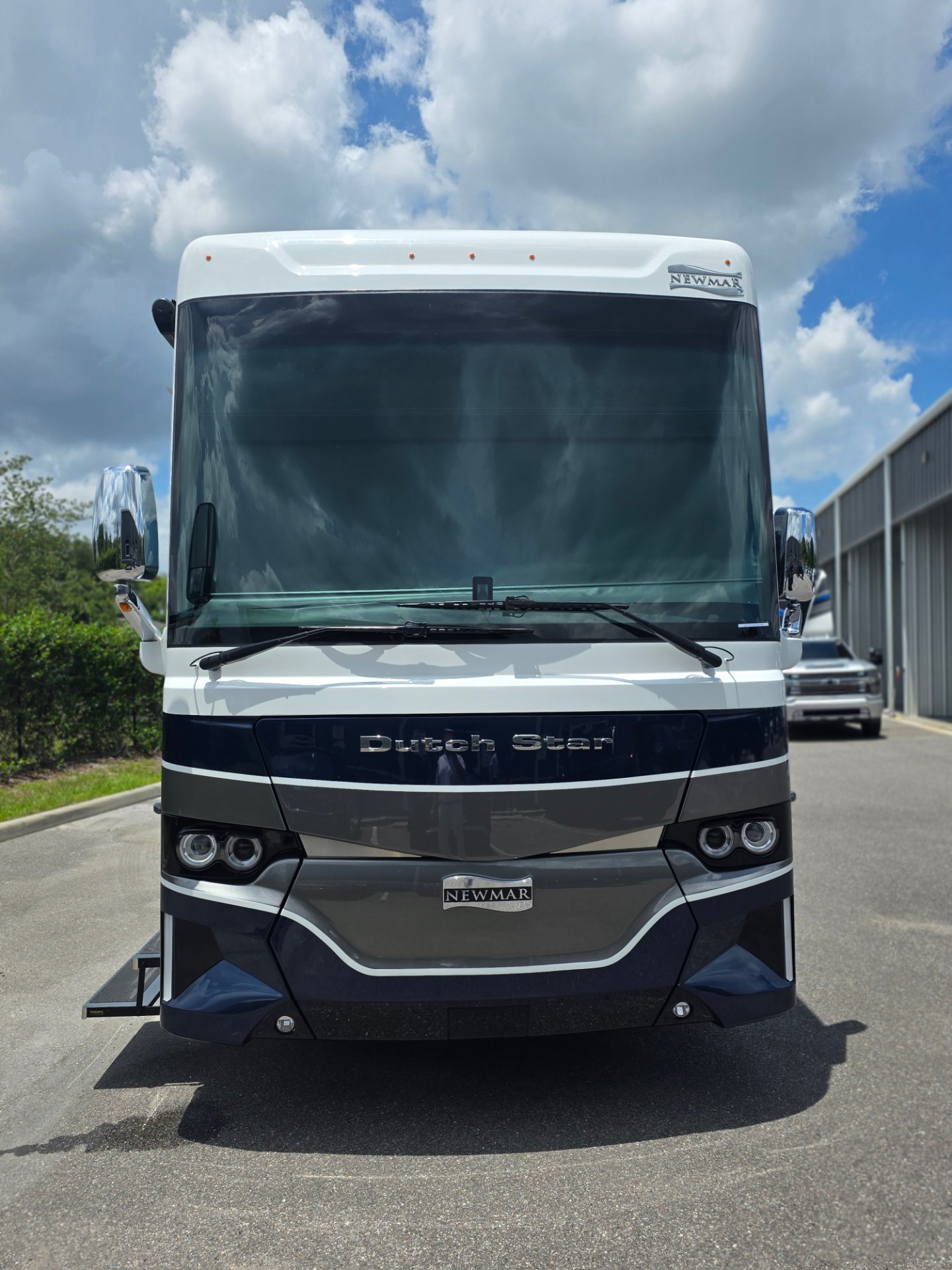 2024 Newmar Dutch Star 4081 - Exterior view 2