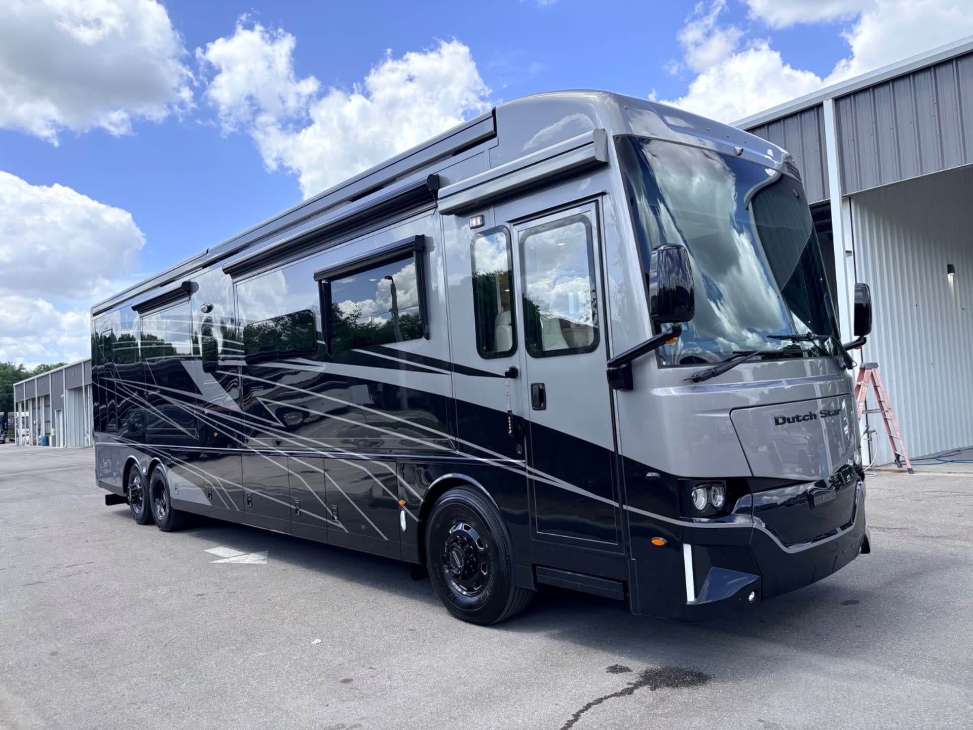2025 Newmar Dutch Star 4369 - Exterior view