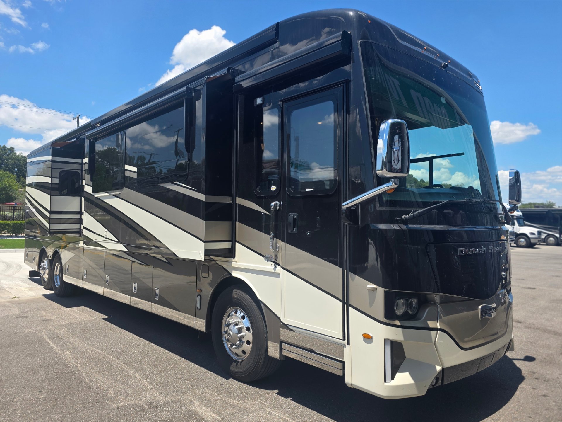 2023 Newmar Dutch Star 4370 - Exterior view
