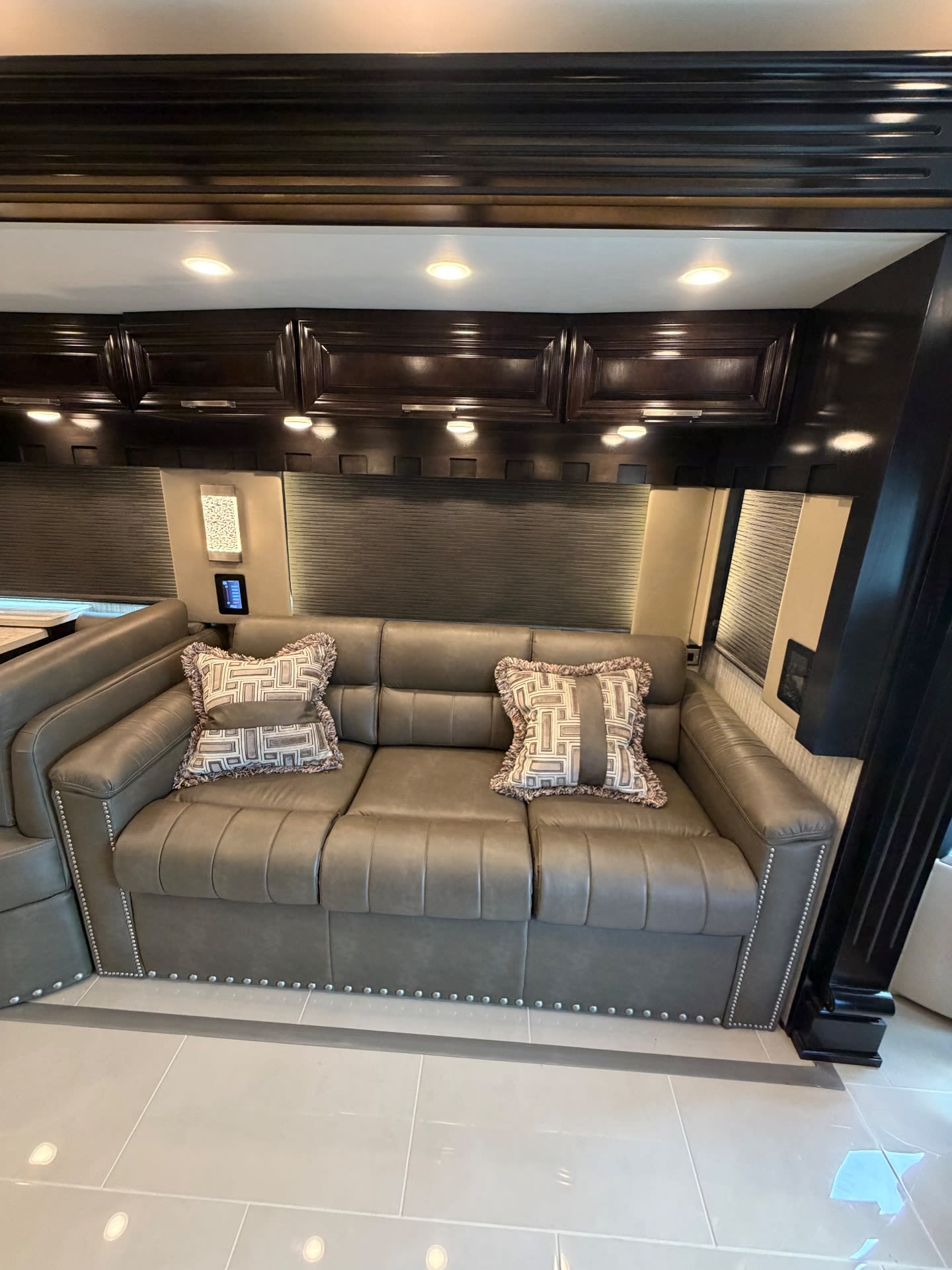 2023 Newmar London Aire 4535 - Interior view 2