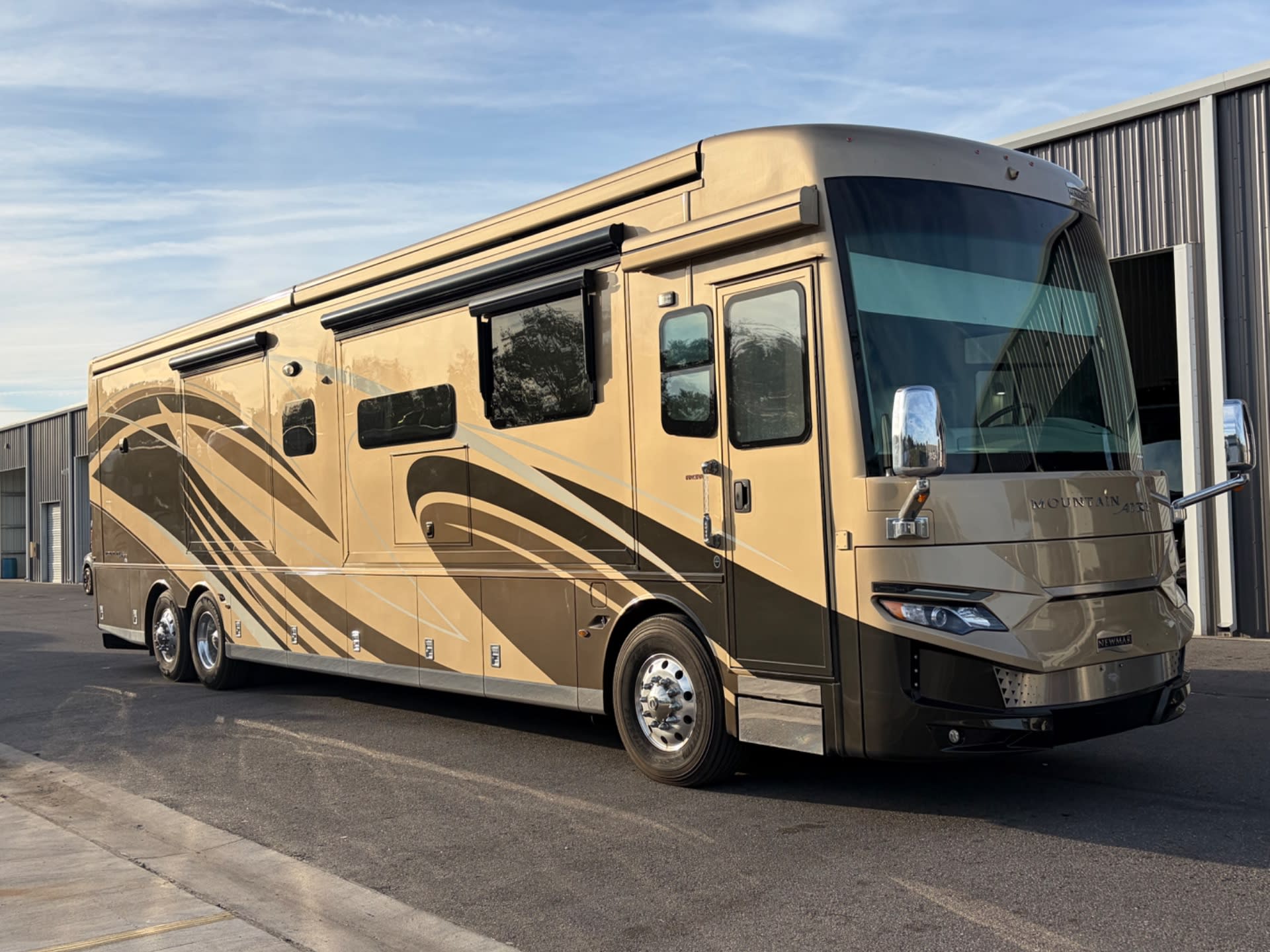 2020 Newmar Mountain Aire 4543 - Exterior view