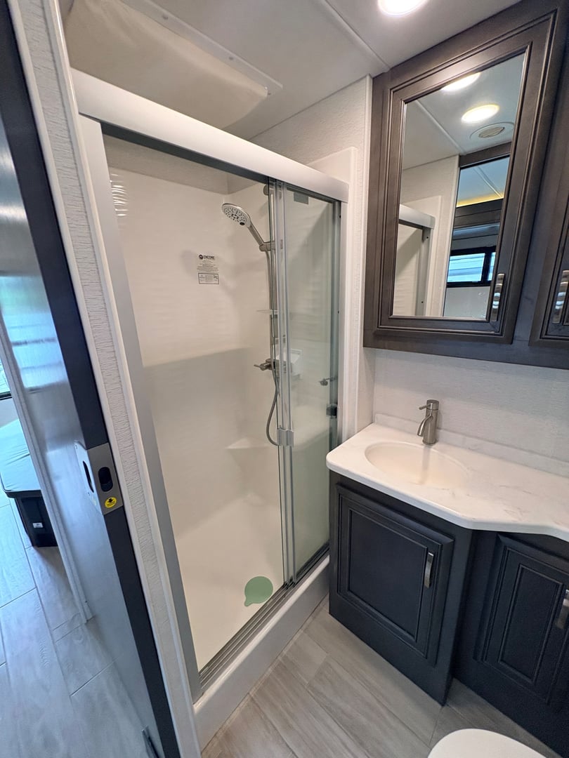 2025 Entegra Coach Accolade XL 37L, Bathroom photo 2