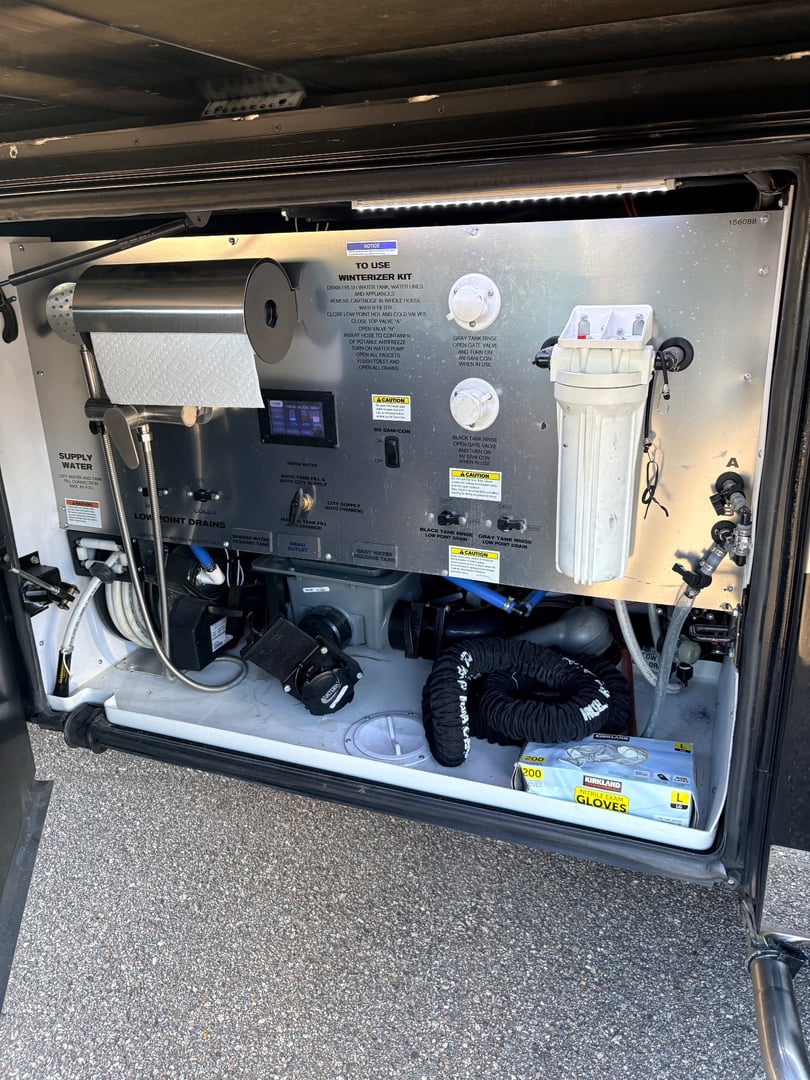 2023 Newmar London Aire 4579, Exterior photo 11