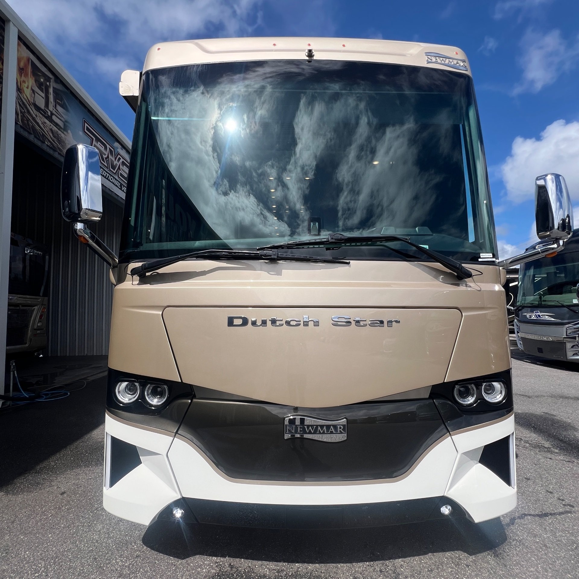 2023 Newmar Dutch Star 4081 - Exterior view 2