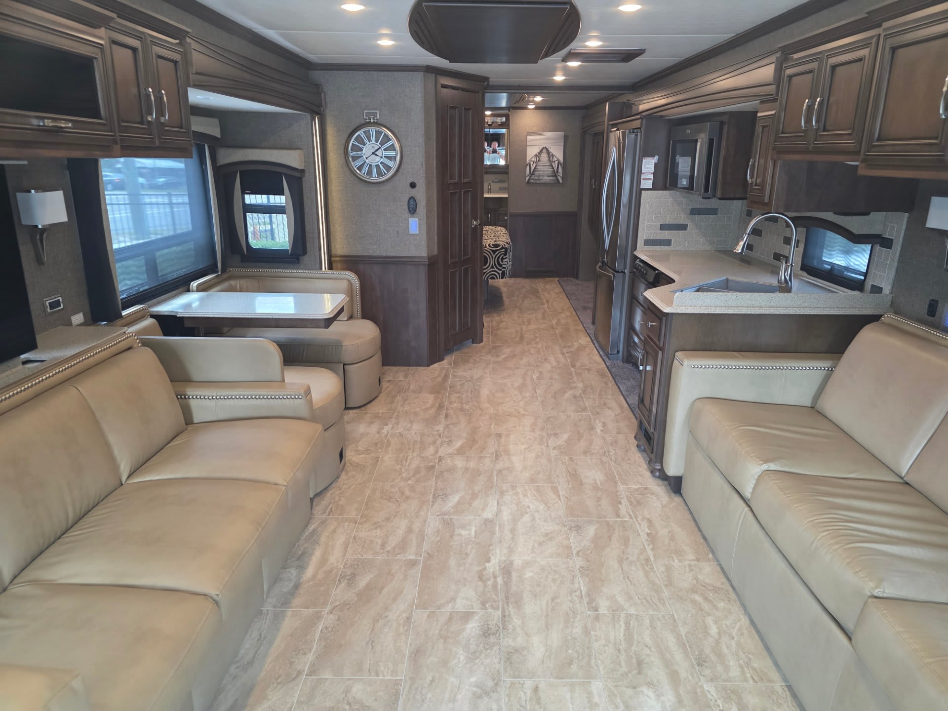 2019 Newmar Ventana 4002 - Interior view 2
