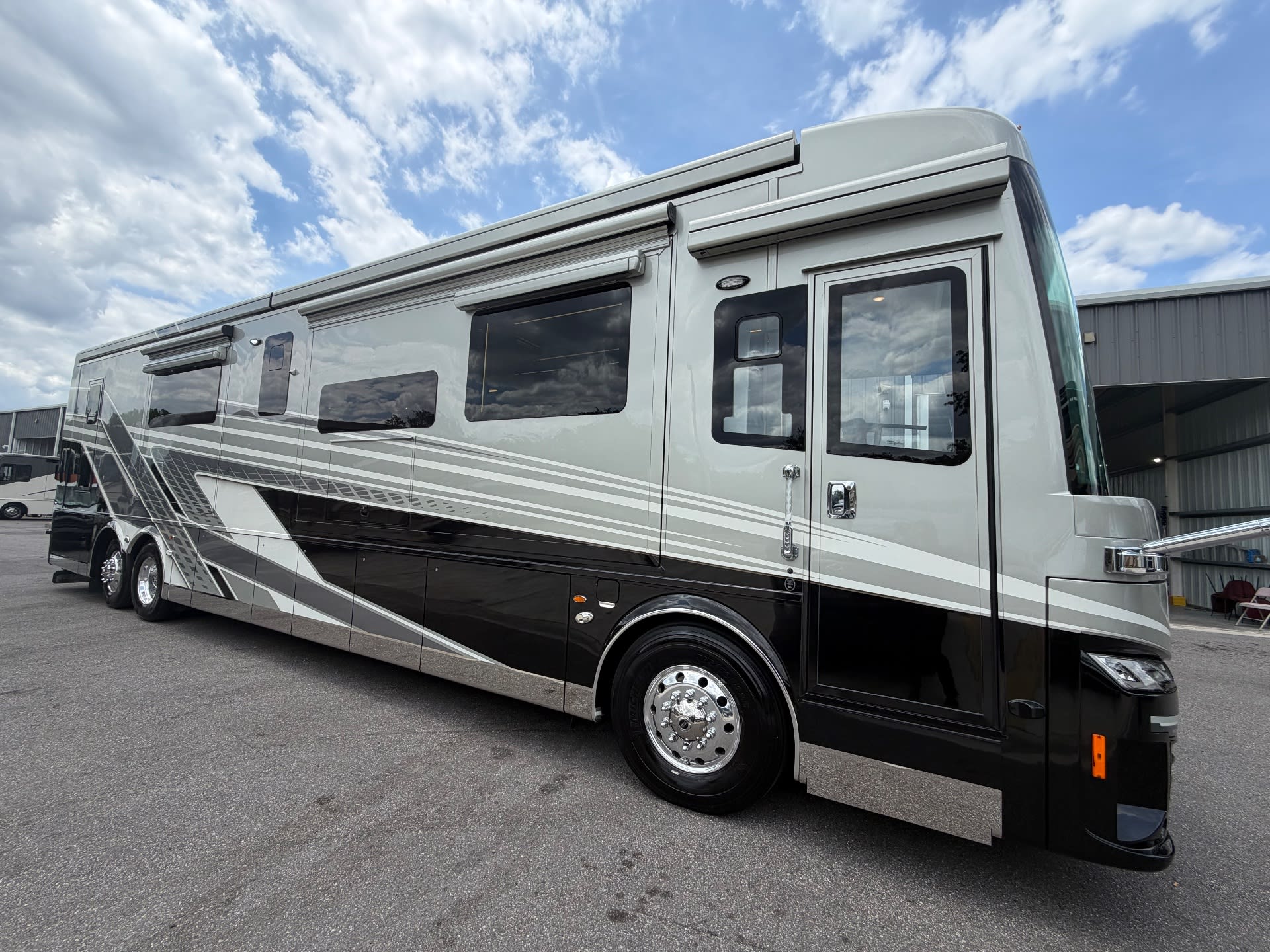 2022 Newmar King Aire 4531