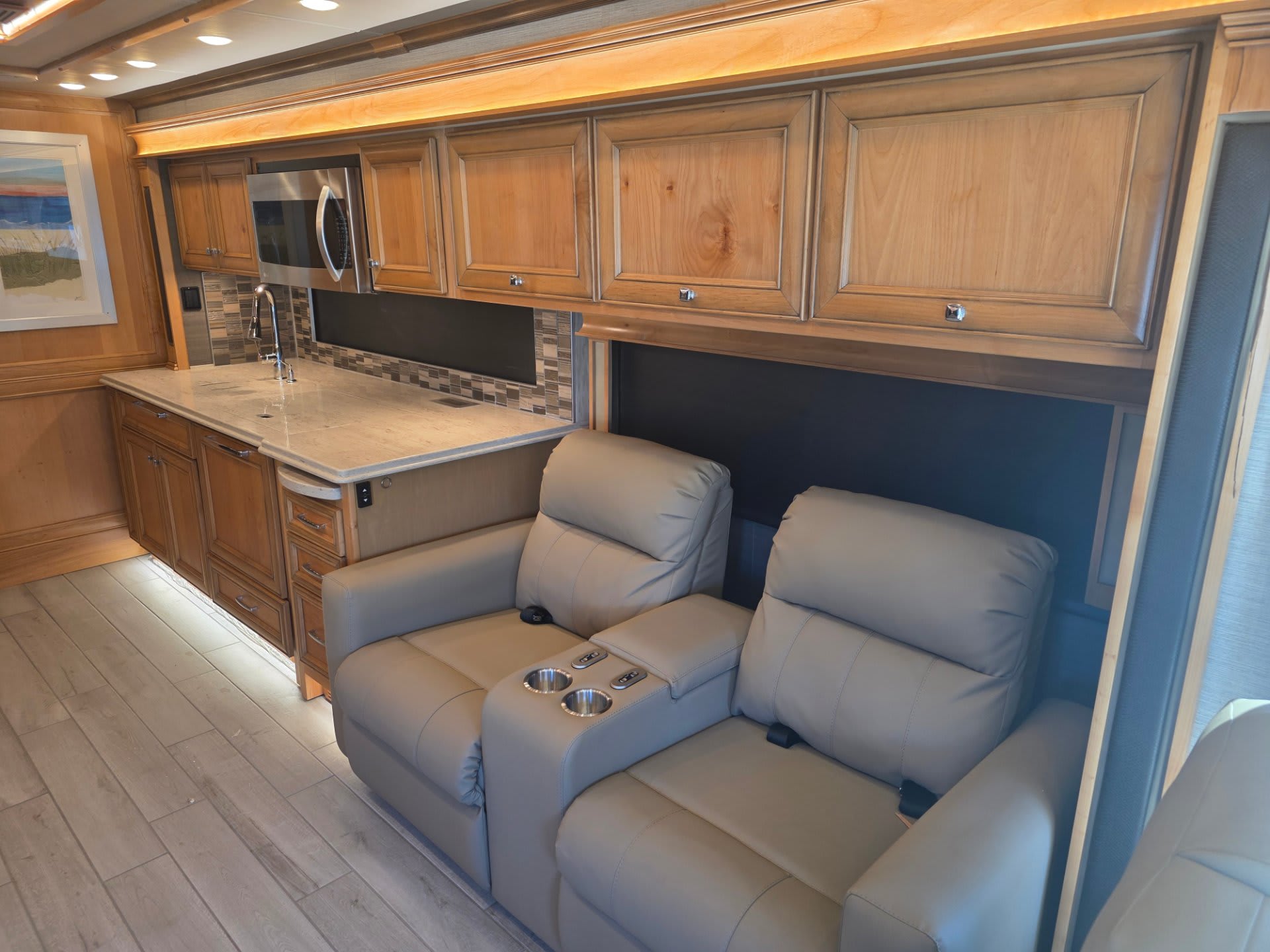 2022 Tiffin Phaeton 40 IH - Interior view 2