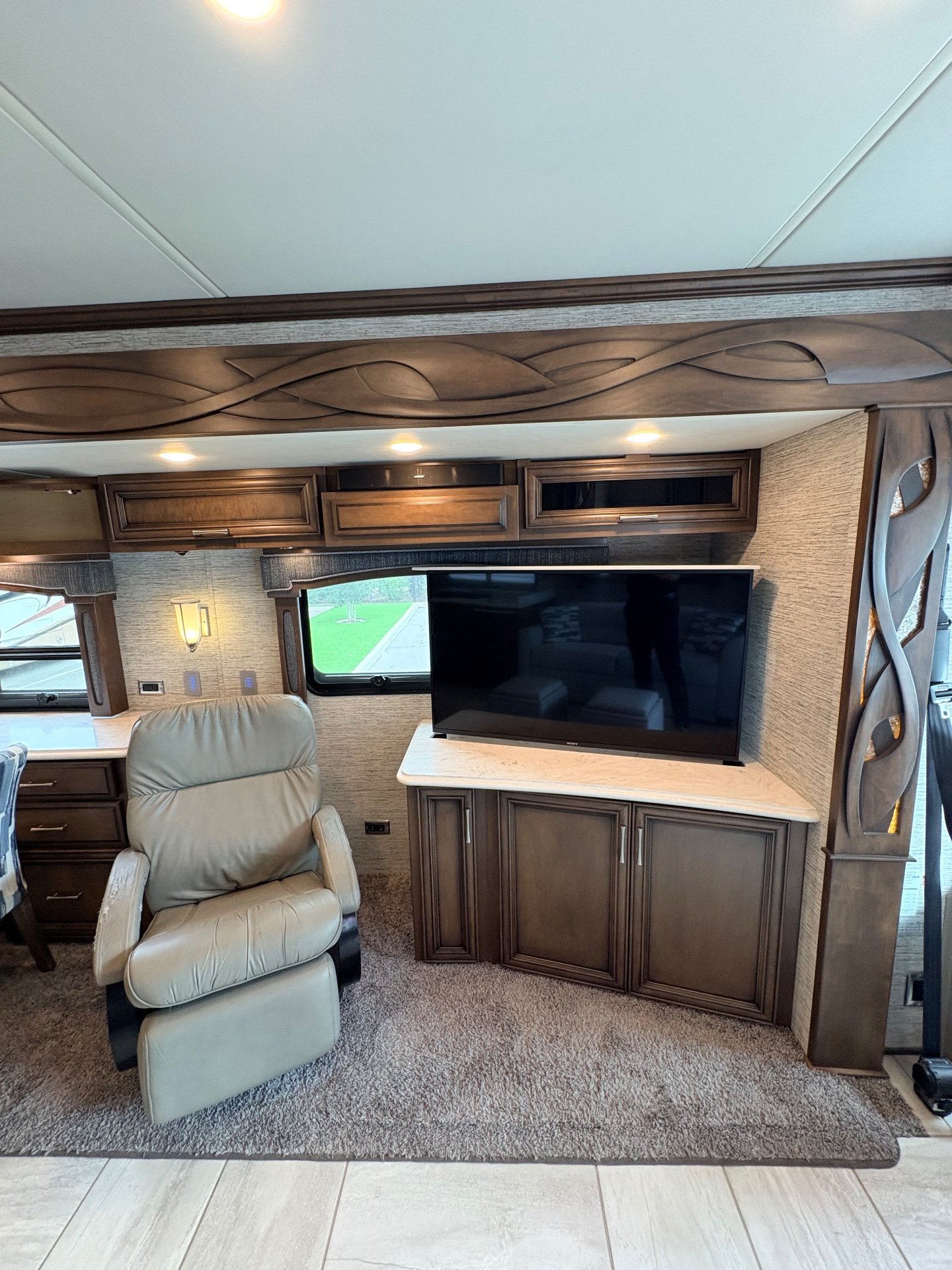 2019 Newmar Ventana 4369 - Interior view 2