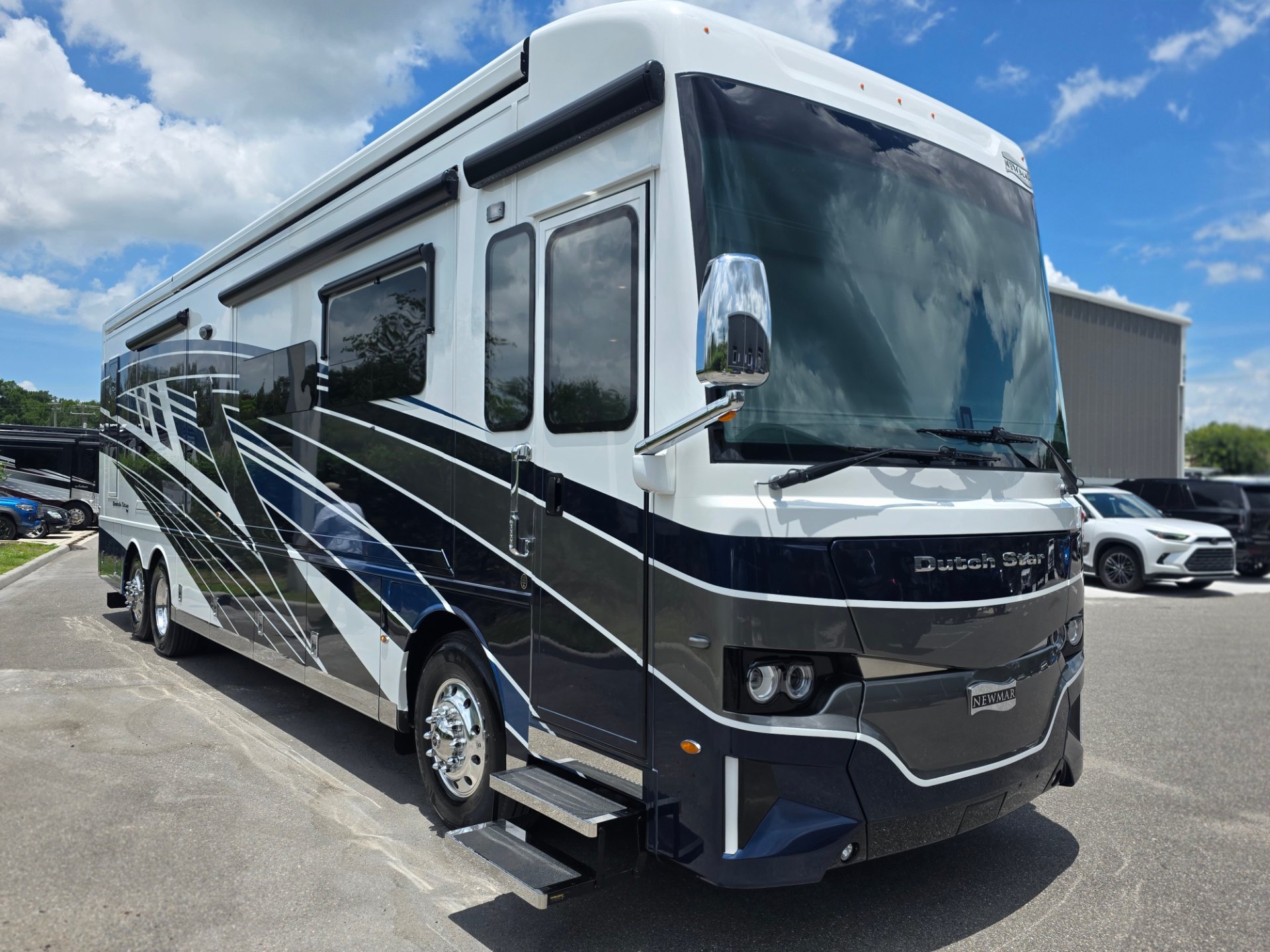 2024 Newmar Dutch Star 4081 - Exterior view