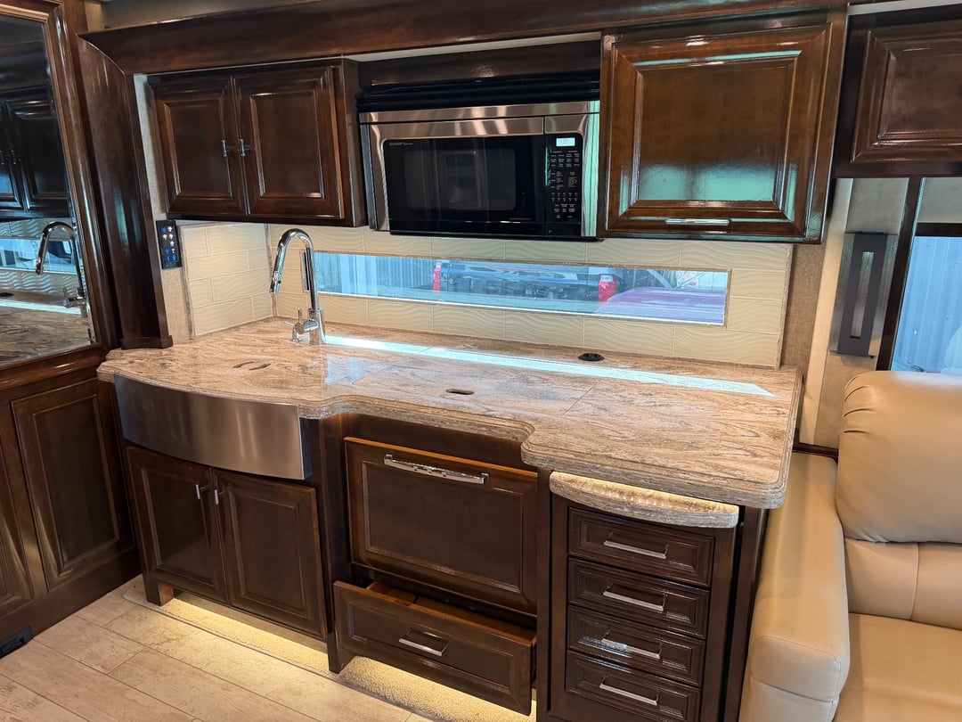 2019 Tiffin Allegro Bus 45 OPP, Kitchen photo 3