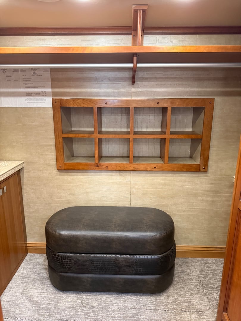 2017 Tiffin Zephyr 45 PZ, Bedroom photo 2