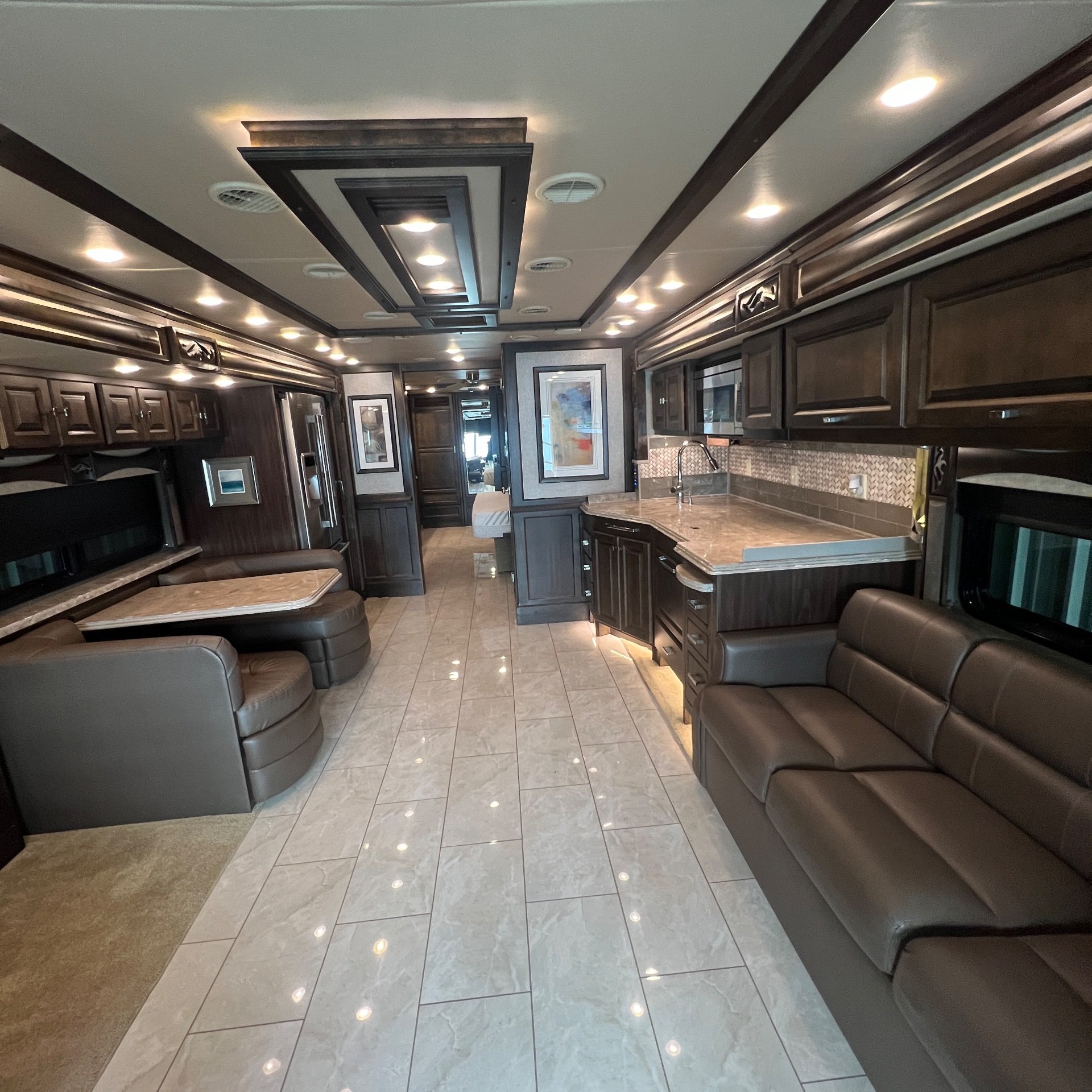 2018 Tiffin Phaeton 40 IH - Interior view 2