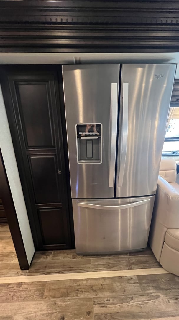 2018 Newmar Dutch Star 4369, Kitchen photo 2