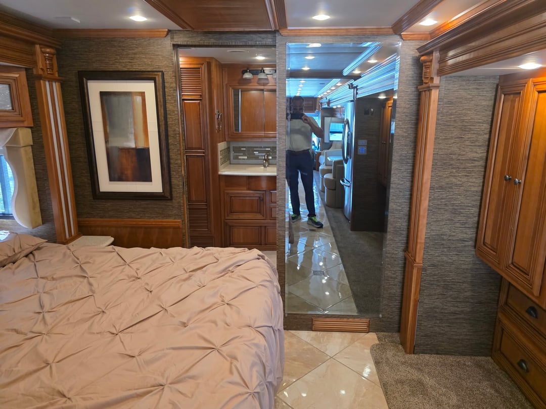2015 Newmar Dutch Star 4018, Interior photo 24