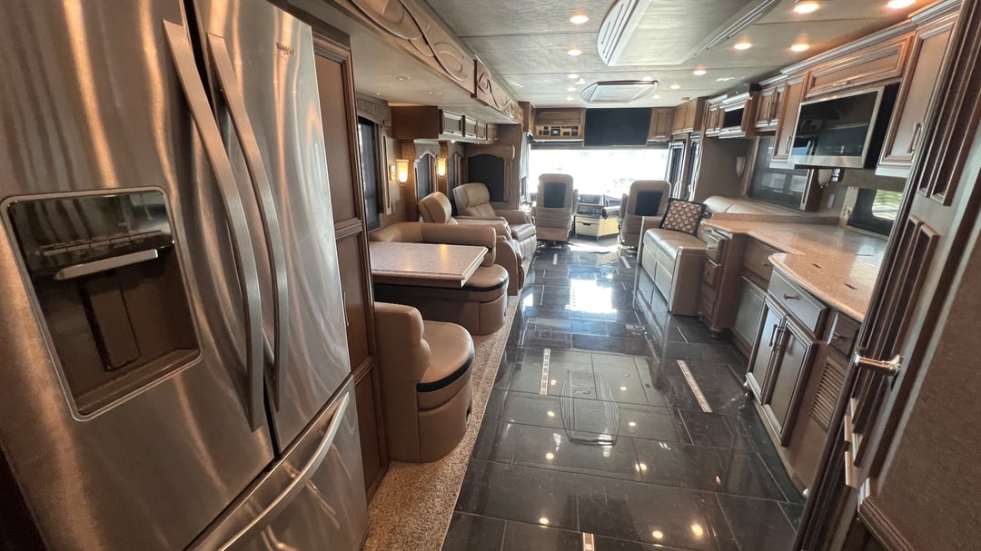 2019 Newmar Ventana 4037, Living area photo 4