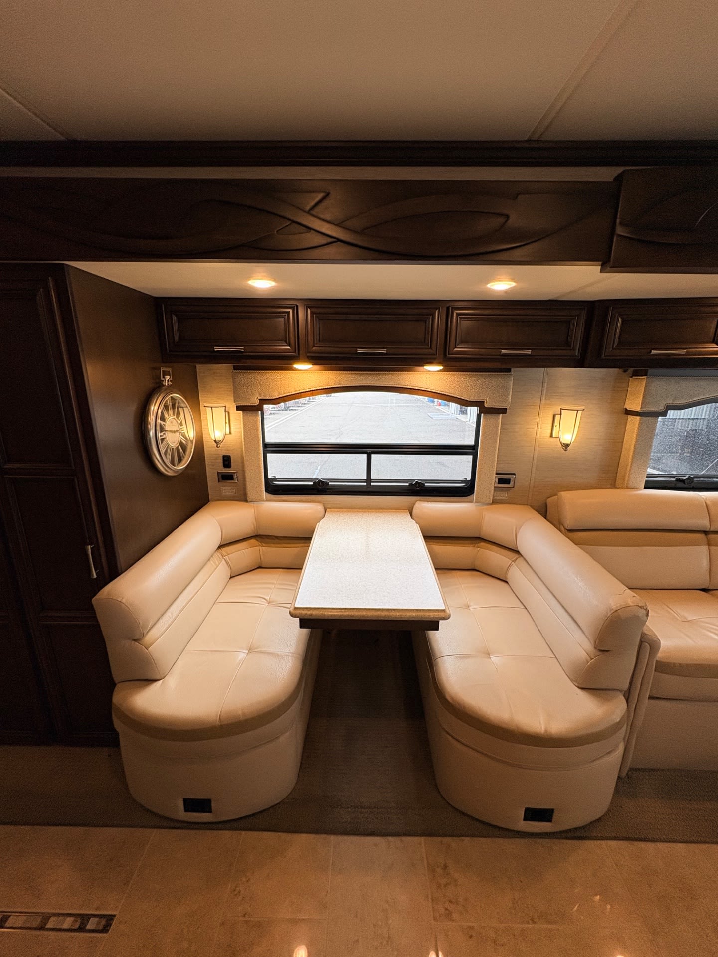 2018 Newmar Ventana 4310 - Interior view 3