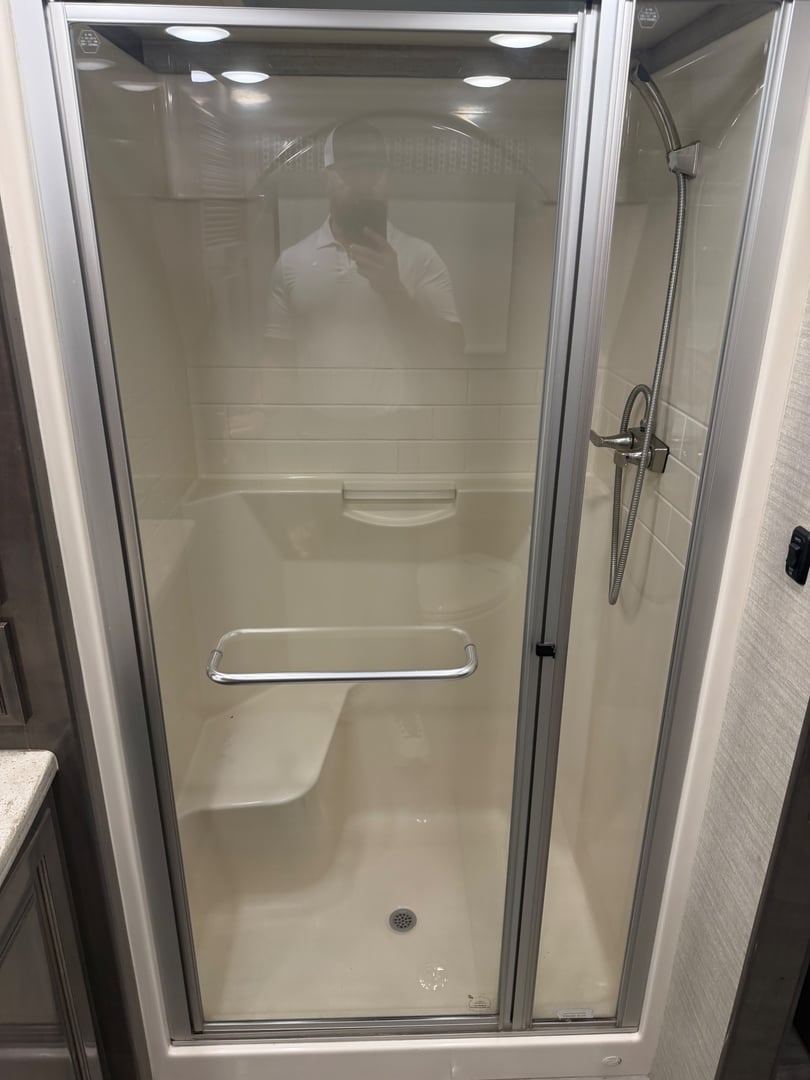 2020 Entegra Coach Reatta XL 39BH, Bathroom photo 4