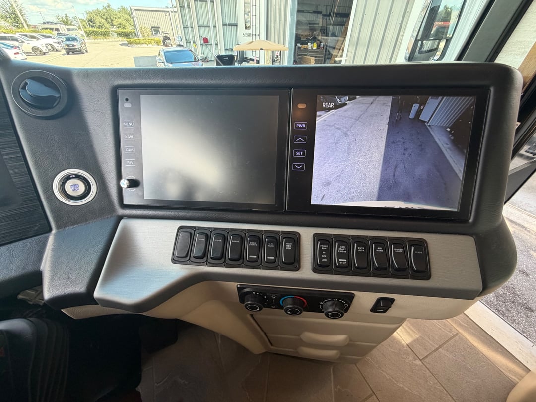 2022 Newmar New Aire 3541, Cockpit photo 3