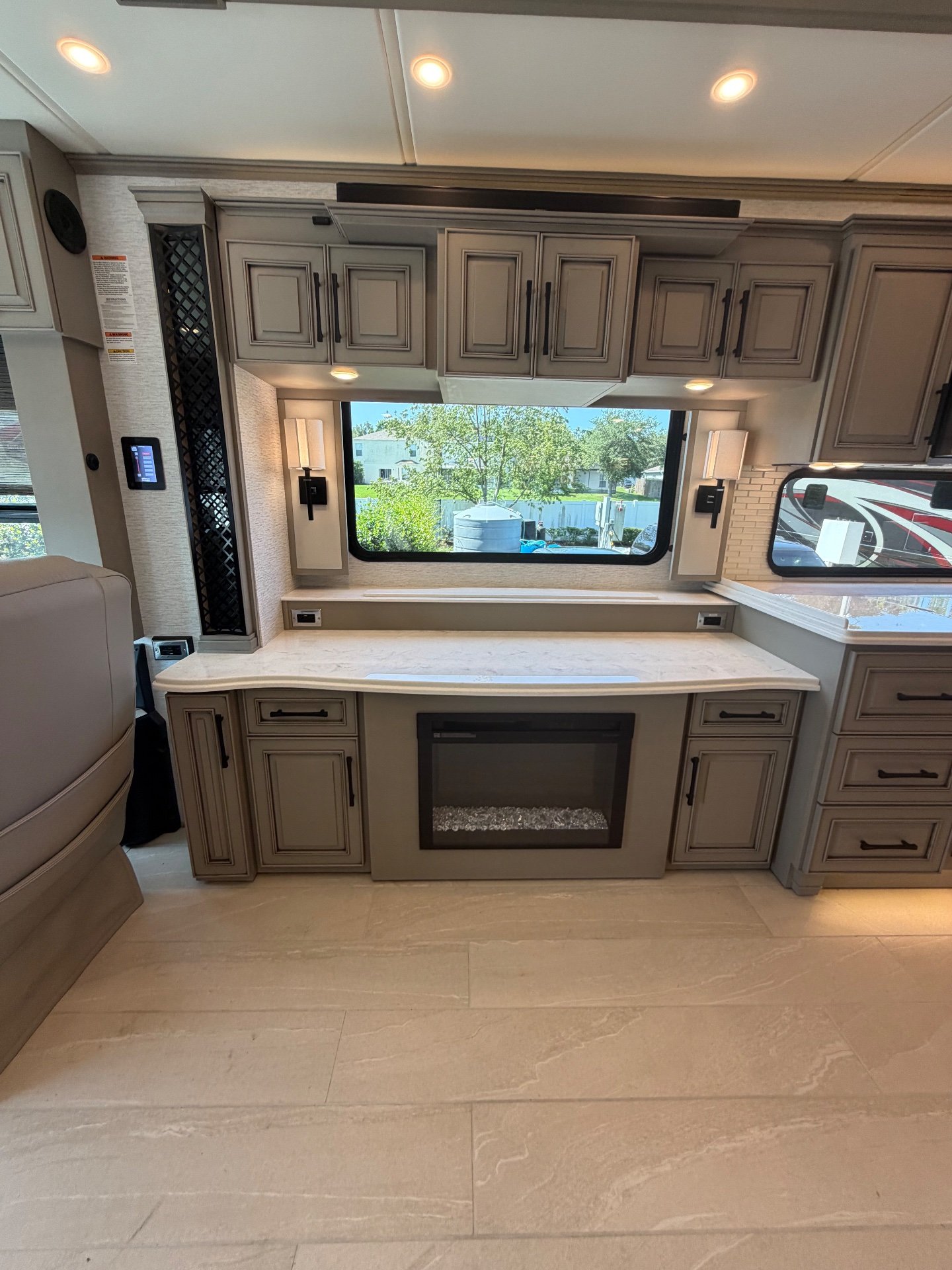 2025 Newmar London Aire 4551 - Interior view 2