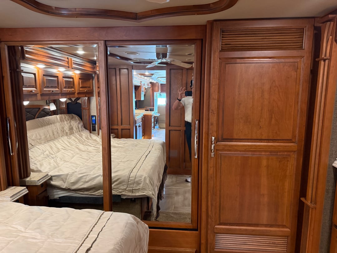 2017 Tiffin Allegro Bus 37 AP, Bedroom photo 2