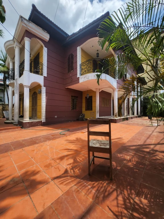 Duplex de 06 chambres | A proximité de carrefour Market, Bonamoussadi