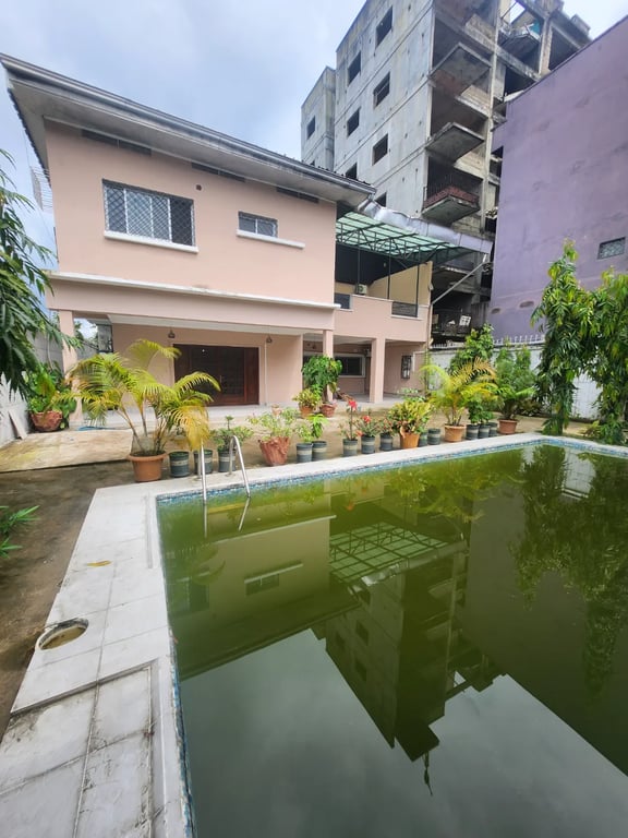 Villa 5 chambres avec piscine près de Goodies, Bonapriso