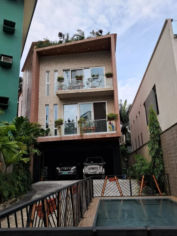 Villa 5 chambres Bonapriso près Hydrocarbures – 3M FCFA