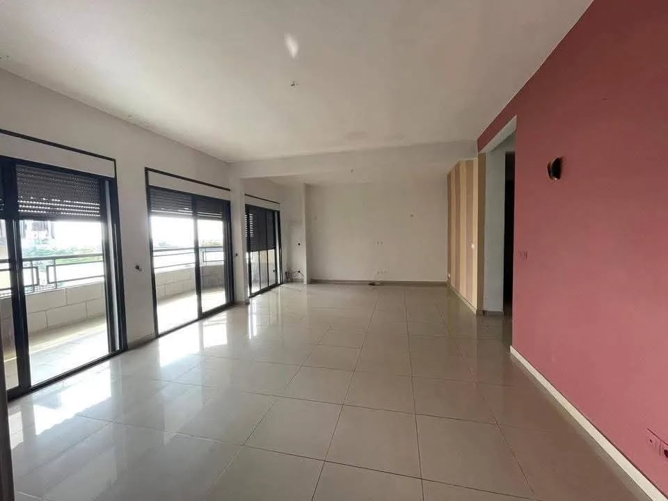 Penthouse de 03 chambres disponible à Bonapriso