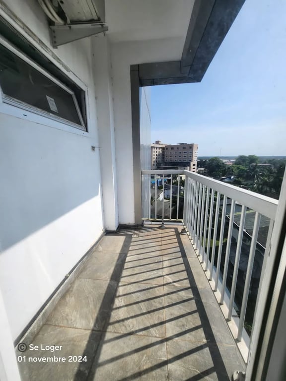 Bonapriso, Hydrocabures: Unfurnished 03 bedrooms flat available