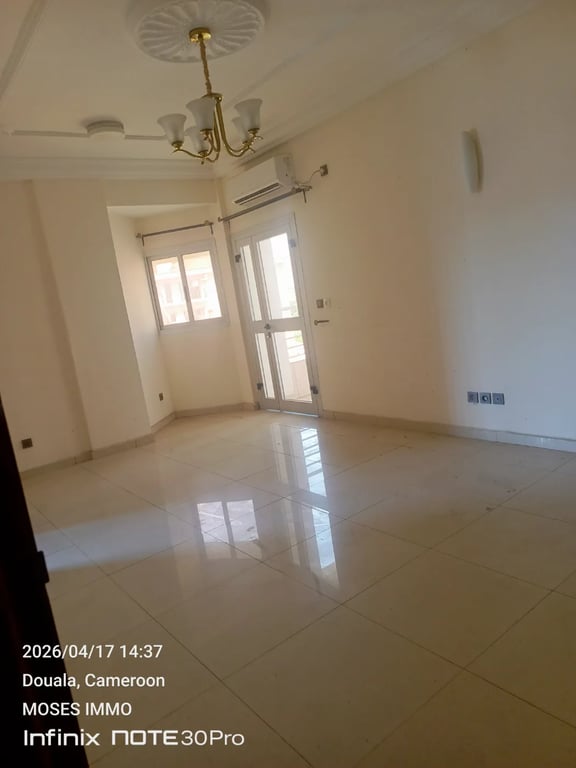 Studio modern à louer à Akwa