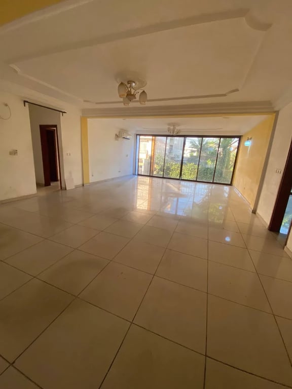 Apt 3 chambres Bonapriso près Carrefour hôtel de l'air - 750 000 FCFA