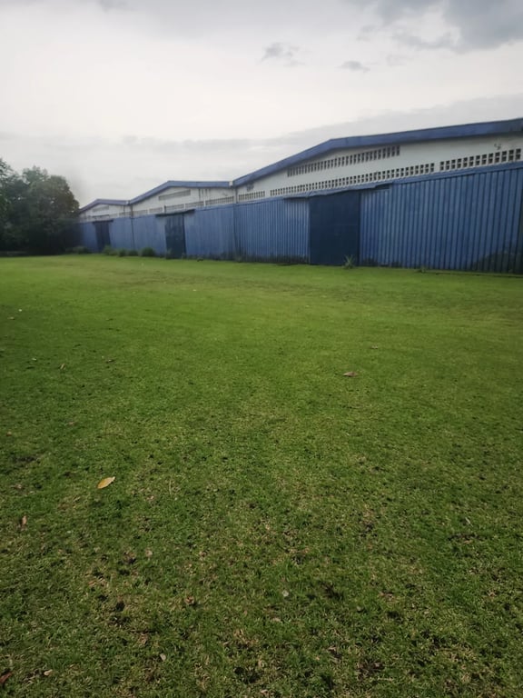 4000m² d'entrepôt à louer à Bonaberi