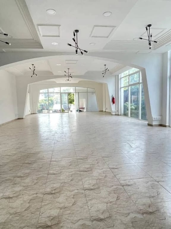 Local commercial premium, plain pied - 230 m² | Bonapriso