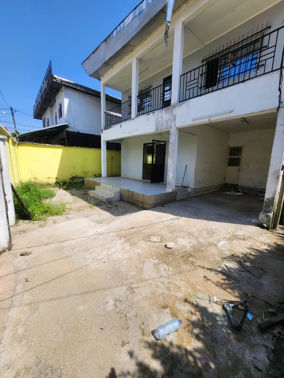 Villa 5 chambres Bonapriso, près avenue Indépendance