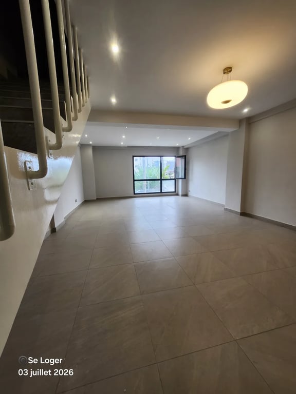 Duplex 2 chambres Bonapriso, près Clinique aéroport - 1 200 000 FCFA