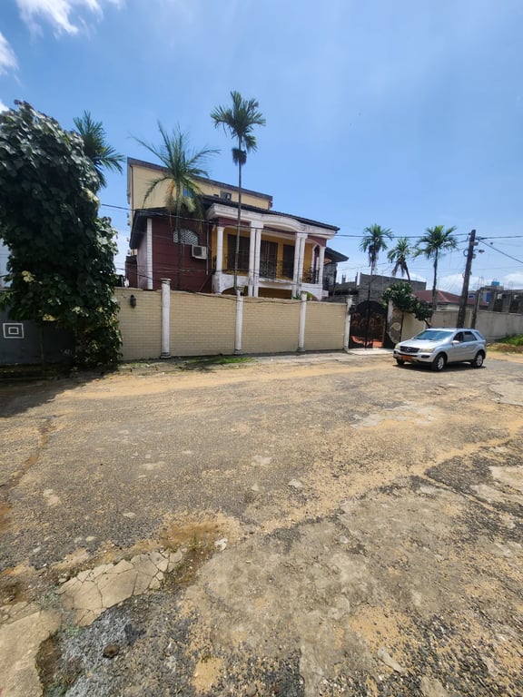 Duplex de 06 chambres - Bonamoussadi | 700 000FCFA