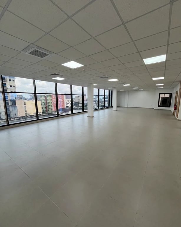 390 m² Open space disponible à Bonapriso - Douala