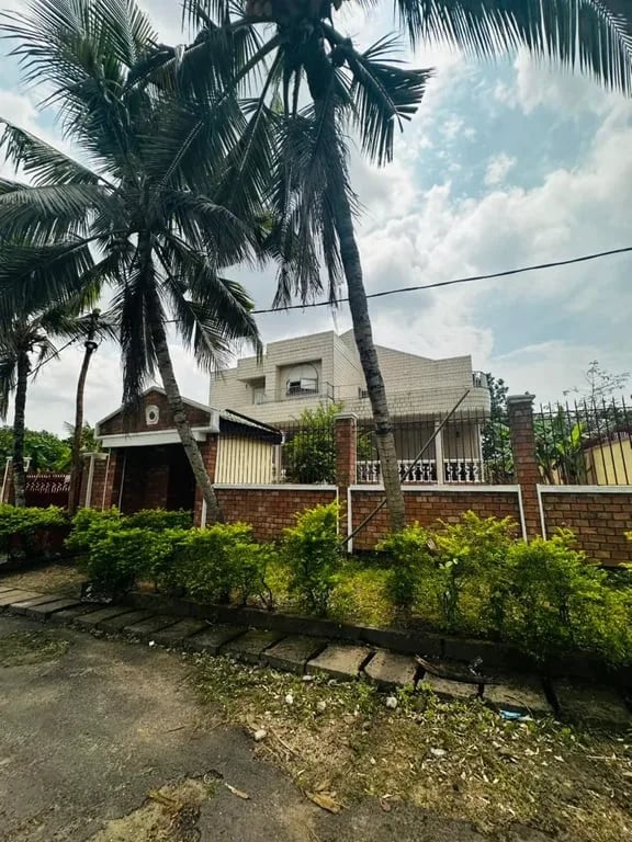 Duplex 8 chambres Bonamoussadi, Santa Barbara – 250M FCFA