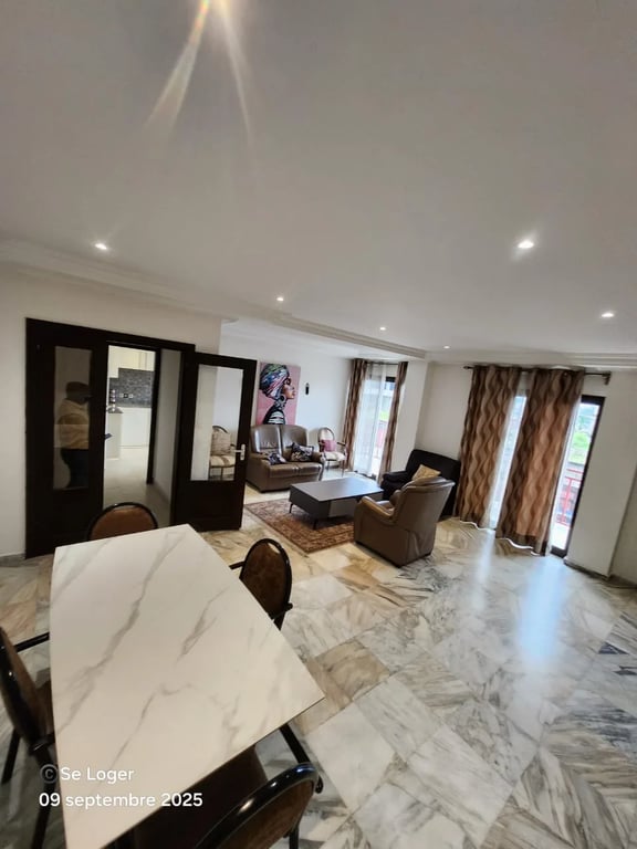 Furnished :03 bedrooms apartment -Bonapriso