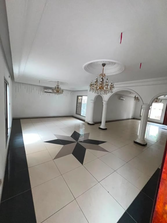 Duplex 6 chambres Bonanjo, centre administratif – 3M FCFA