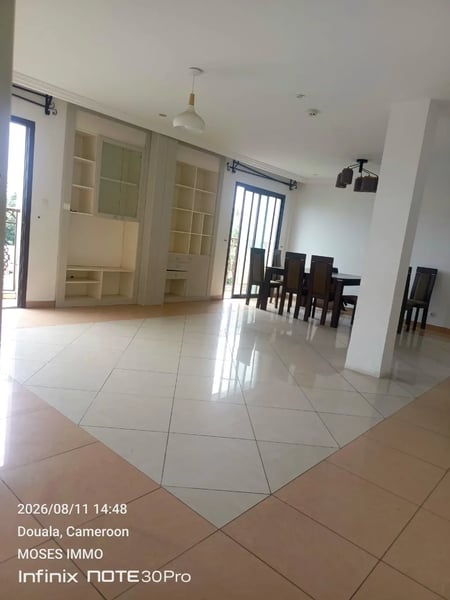 Appartement 5 chambres à Bonanjo, près résidence gouverneur