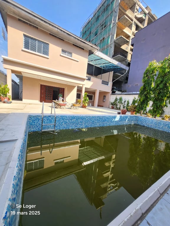 Villa de 04 chambres avec piscine en plein coeur de Bonapriso