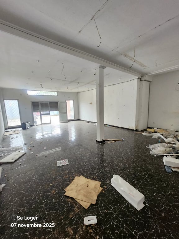 Espace commercial 120m² - Akwa