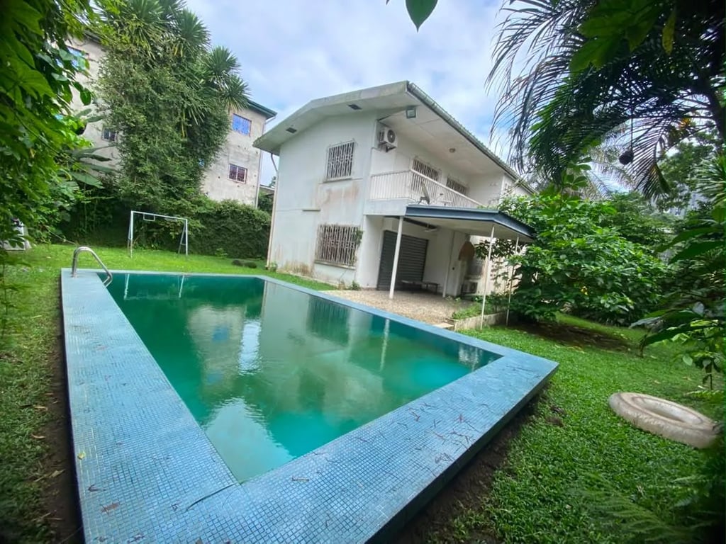 Duplex 3 chambres avec jardin et piscine, Rue Njo Njo
