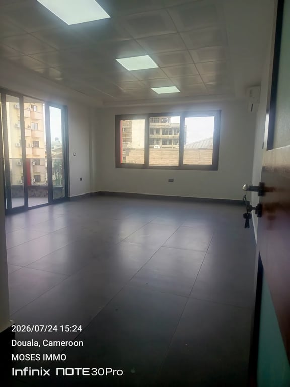 Appartement 2 chambres, 3 salles de bain à Bonapriso près du Carrefour Aimé de l'Air